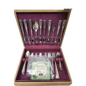 WM Rogers International Silver Co IS Sectional Boxed W Certificate 46 Pieces